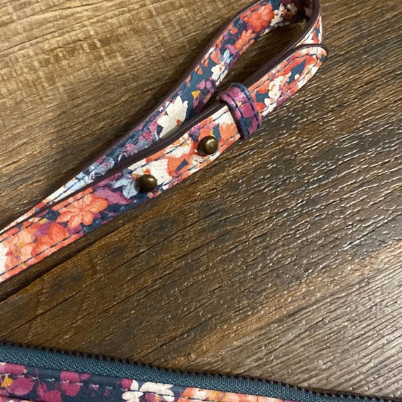 Clutch - Picture 3 of 8